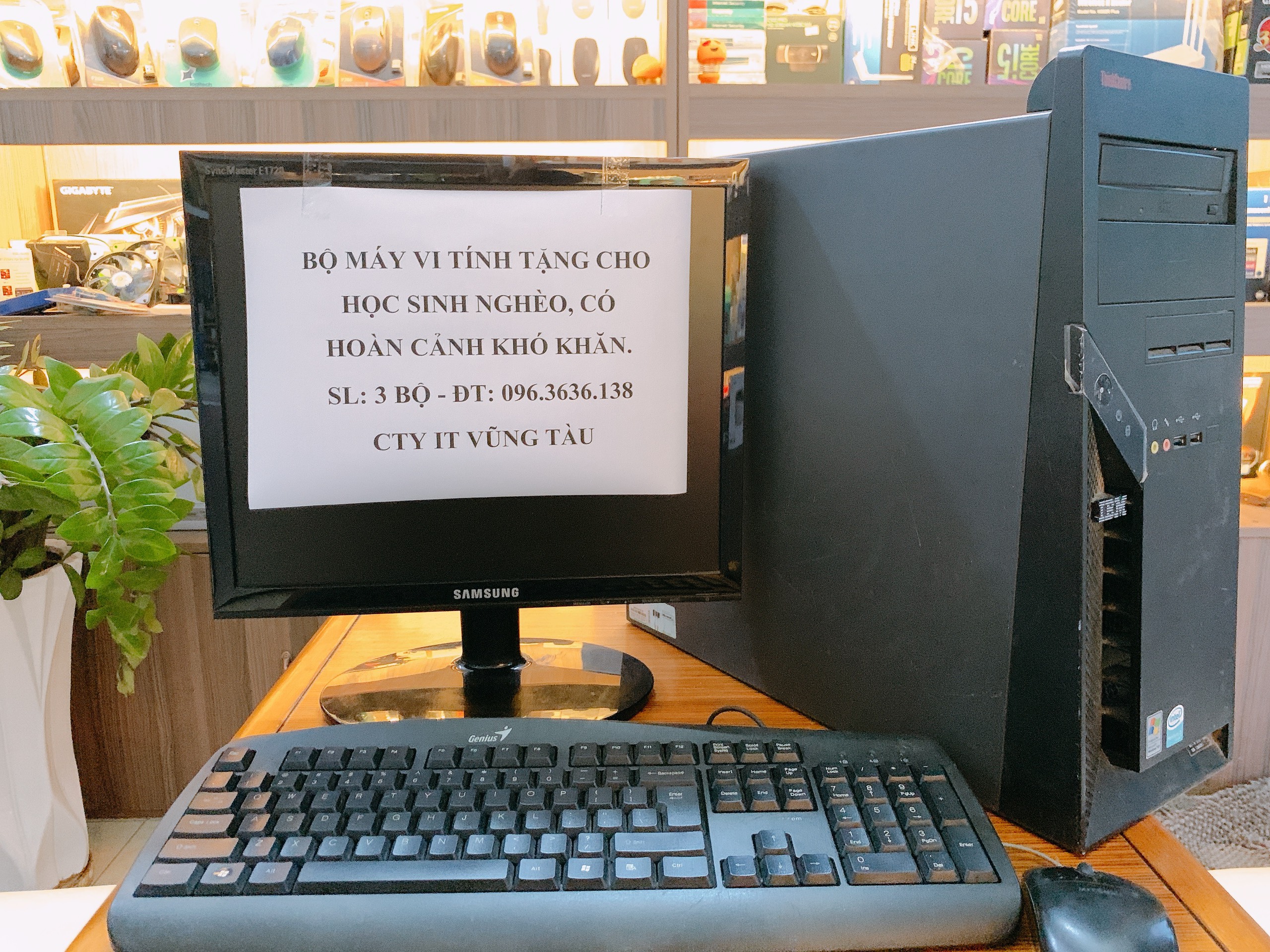 Tặng máy vi tính cho các bạn học sinh có hoàn cảnh khó khăn mùa dịch Covid 2020